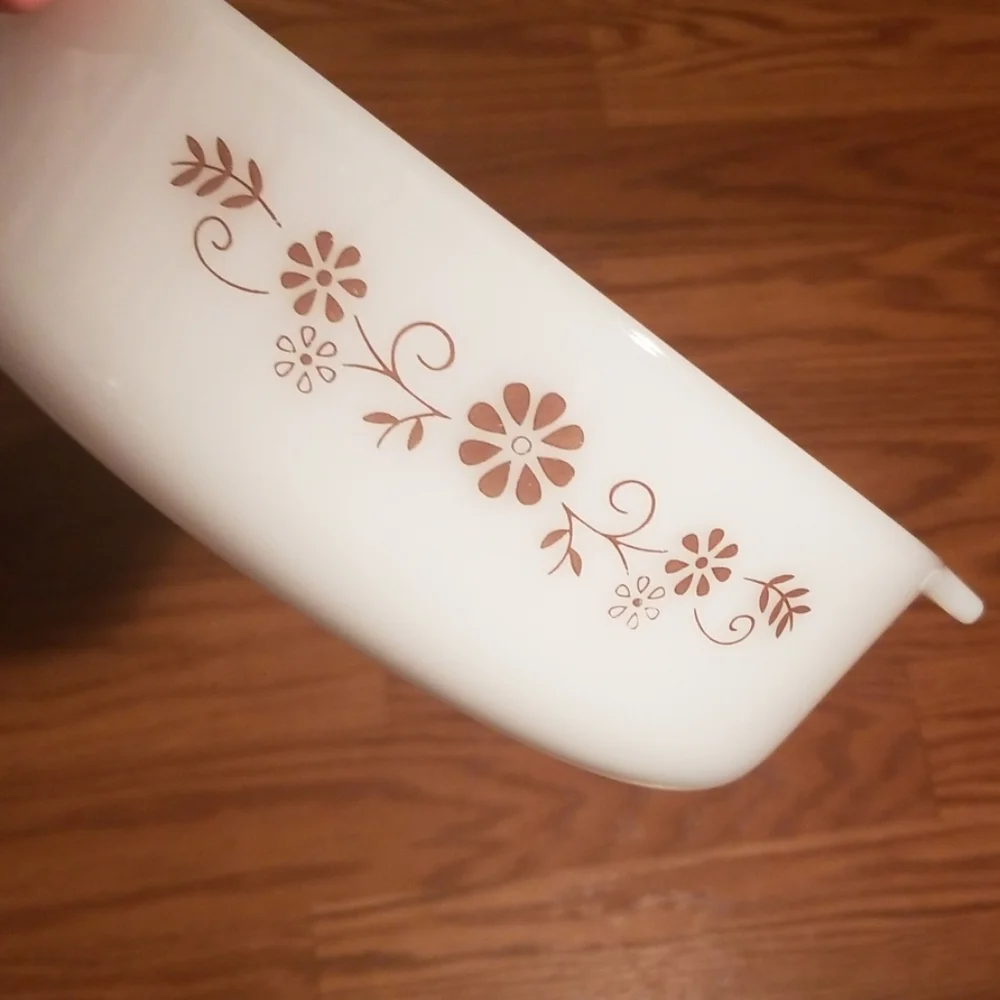 Vtg‎ Dynaware pyrorey milk glass casserole dish